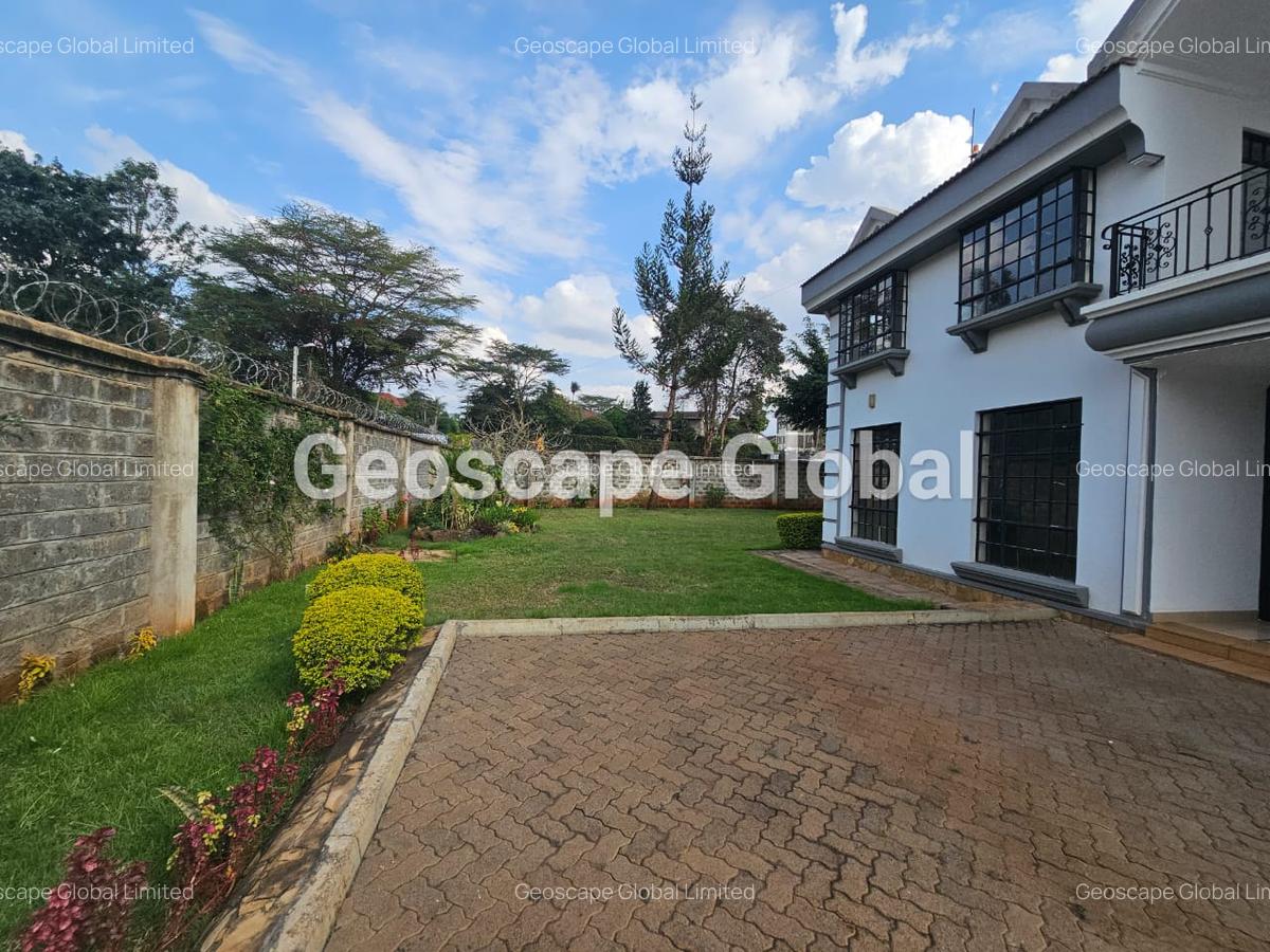 5 Bed House with En Suite in Runda - 17