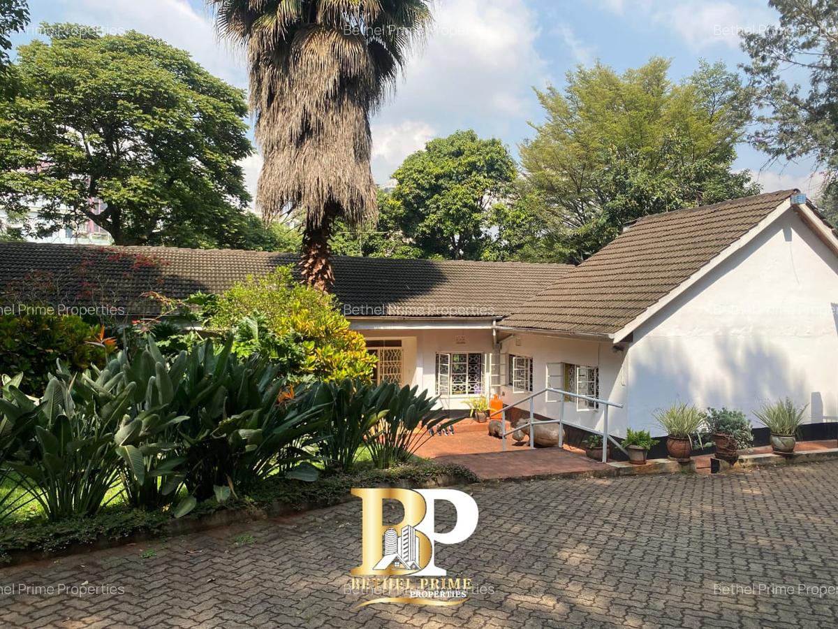 4 Bed House with En Suite in Spring Valley - 1