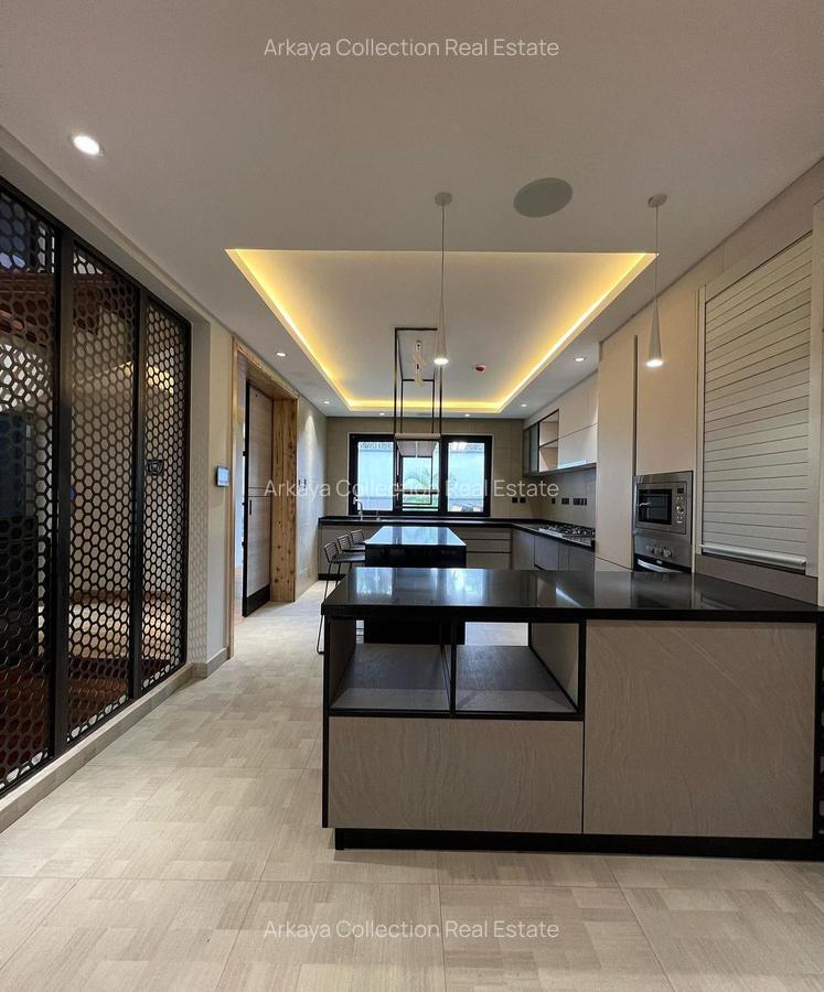 5 Bed Townhouse with En Suite in Lavington - 3