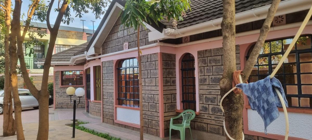 4 Bed House with Garden at Eastern Bypass - 2