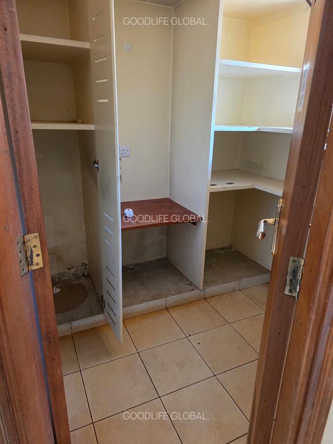 4 Bed House with En Suite at Kyuna - 9