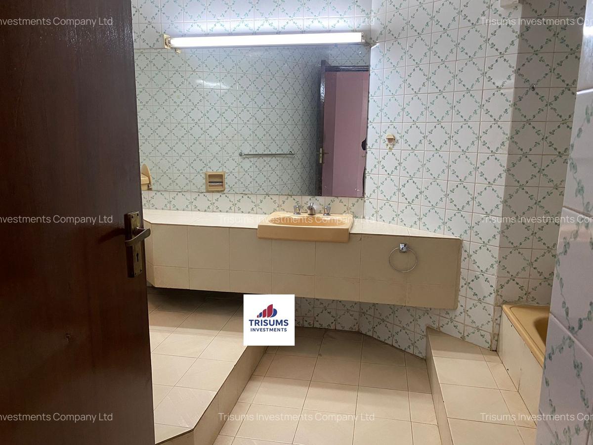 5 Bed Villa with En Suite at Prp7+494 - 5