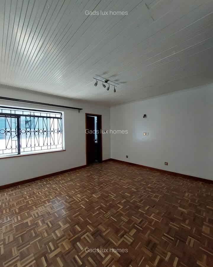 4 Bed Townhouse with En Suite at Westlands - 17