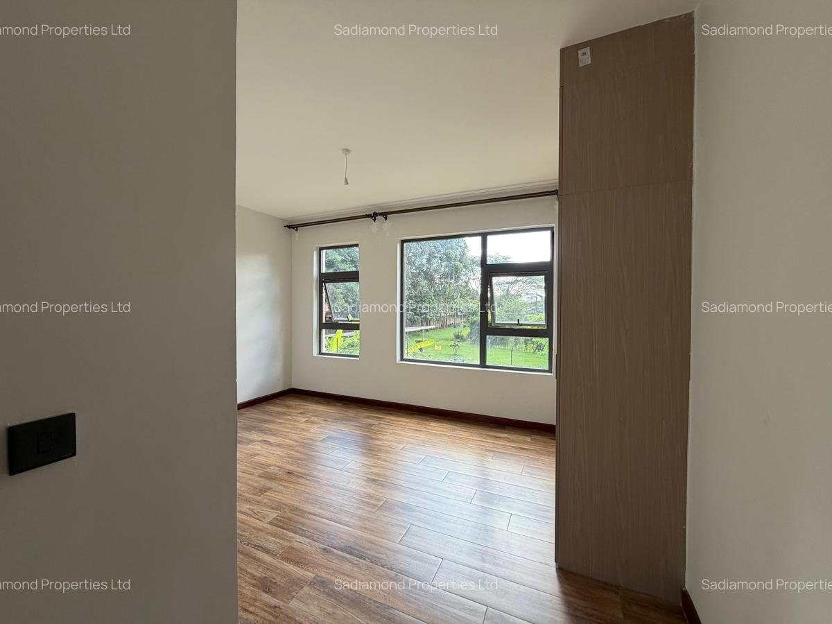 6 Bed Villa with En Suite in Lavington - 4