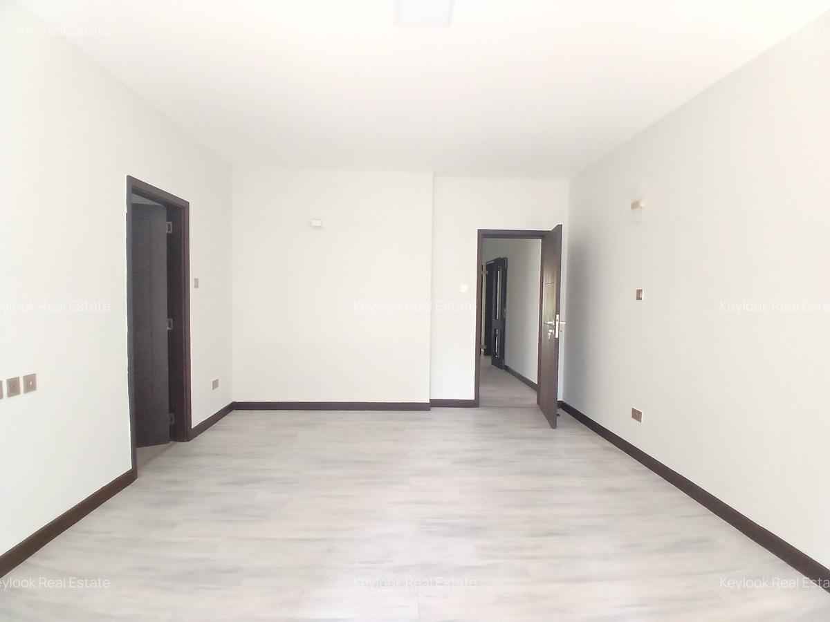 3 Bed Apartment with En Suite at Riverside Drive - 16