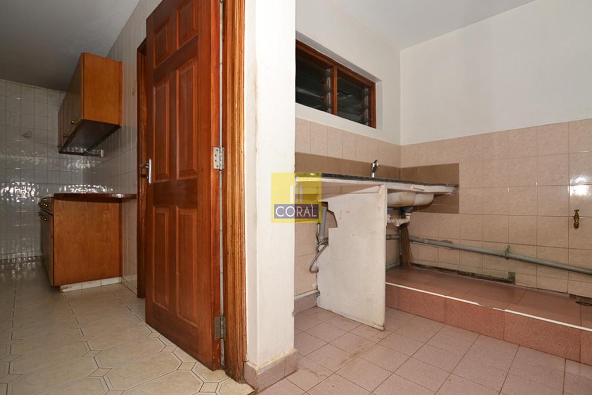 5 Bed Apartment with Parking in Parklands - 5