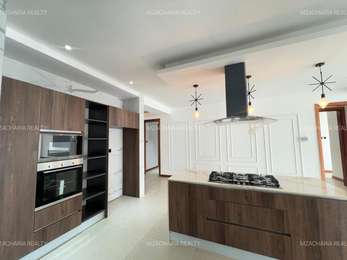 3 Bed Apartment with En Suite in Riverside - 4