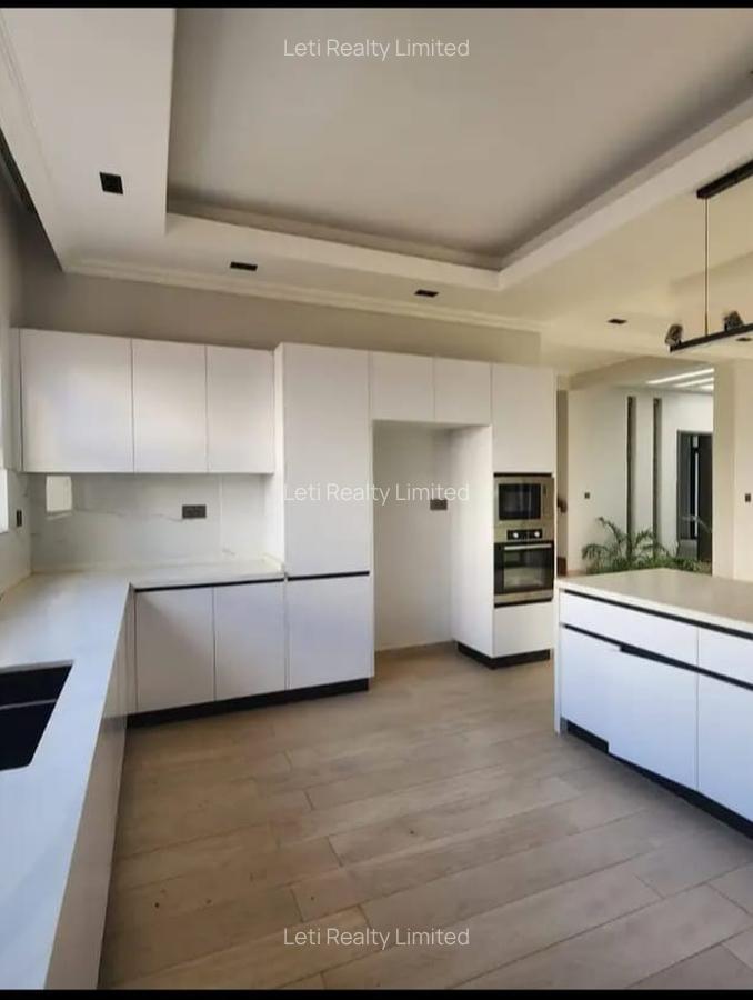 5 Bed Townhouse with En Suite in Lavington - 4