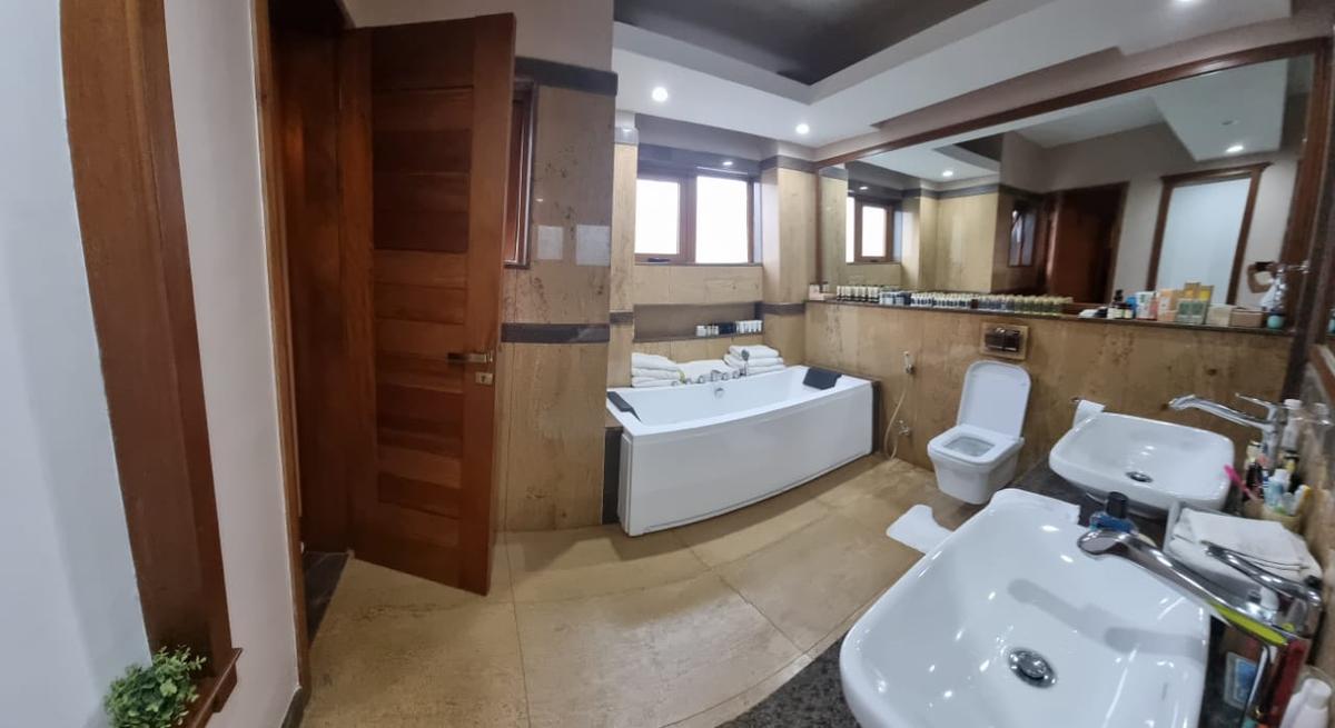 5 Bed Villa with En Suite at Lavington - 4