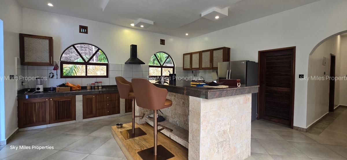 3 Bed Villa with En Suite at La-Marina - 13