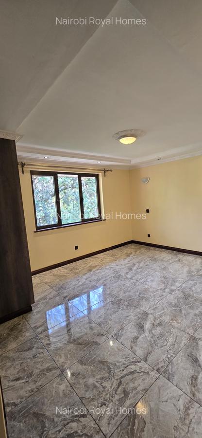 5 Bed Townhouse with En Suite at Lavington Green - 16