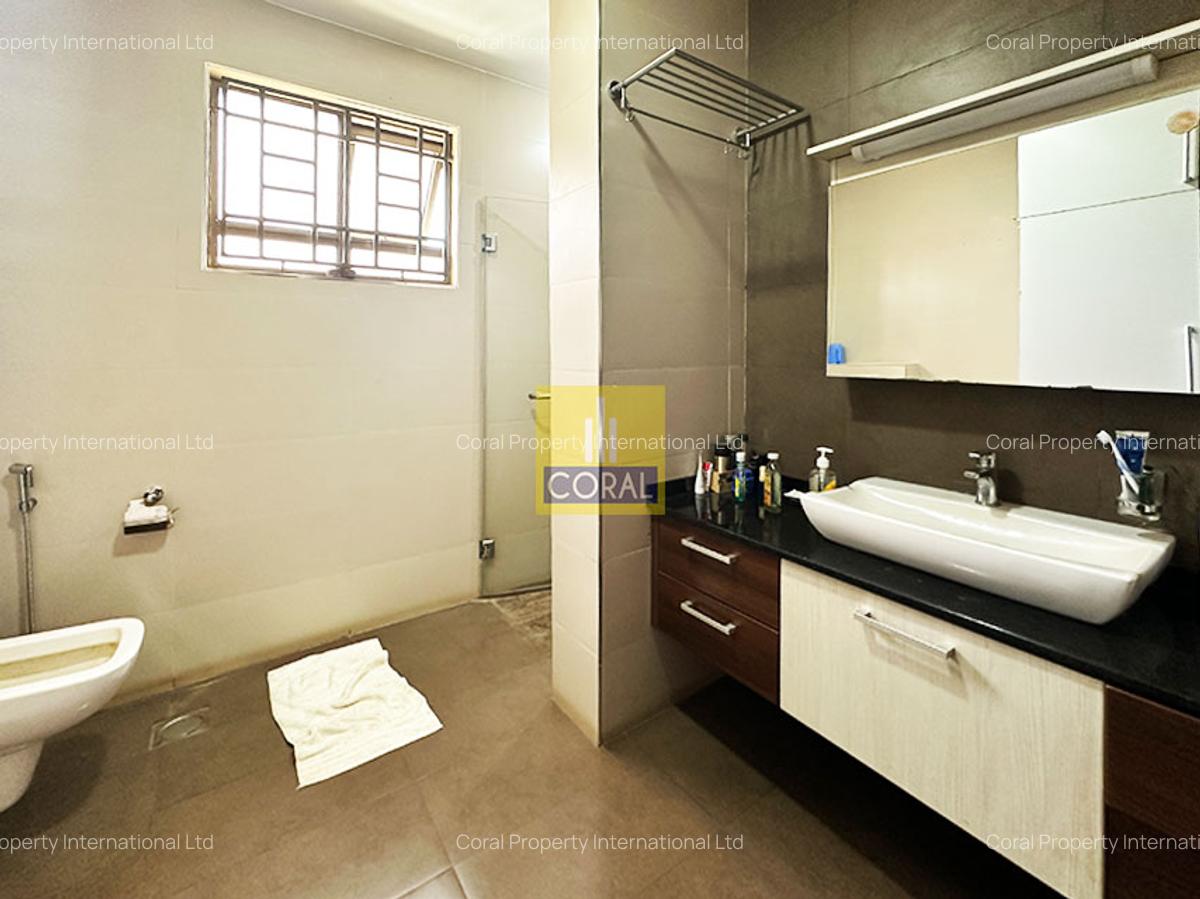 4 Bed Apartment in Parklands - 14