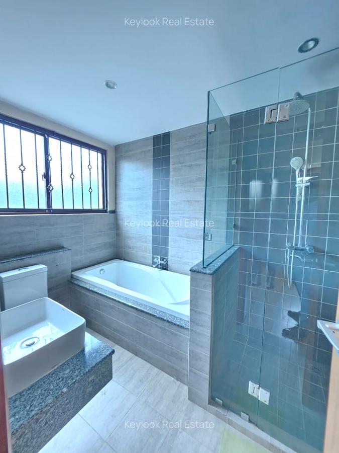 4 Bed Townhouse with En Suite in Lavington - 10