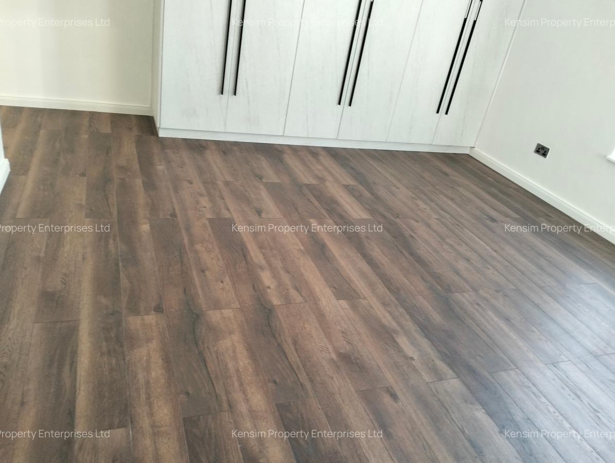 5 Bed Townhouse with En Suite in Lavington - 10