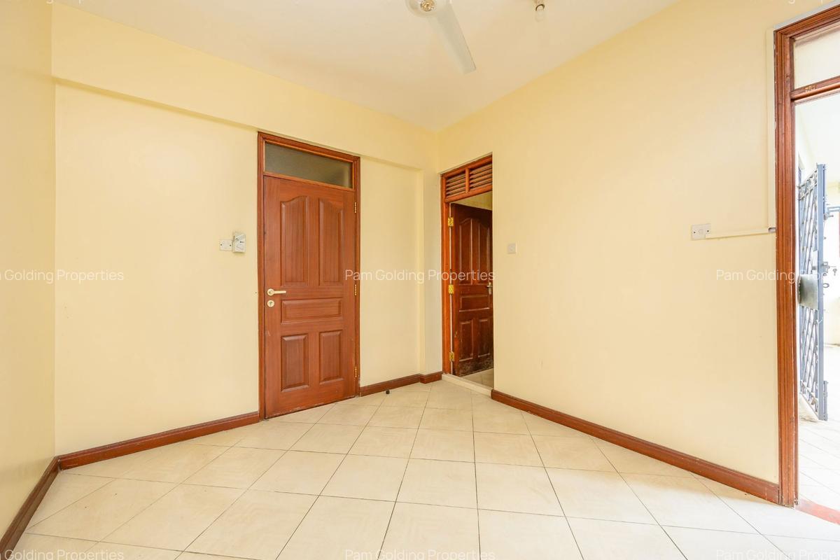 3 Bed Apartment with En Suite at Links Road - 11