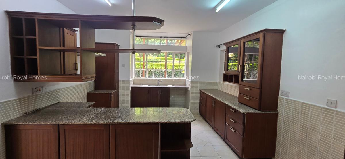 5 Bed House with En Suite at Rosslyn Park 01 - 13