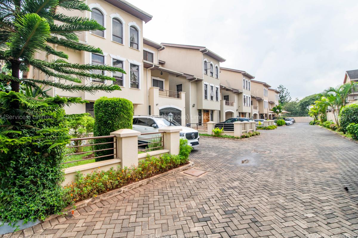 5 Bed Townhouse with En Suite in Lavington - 1