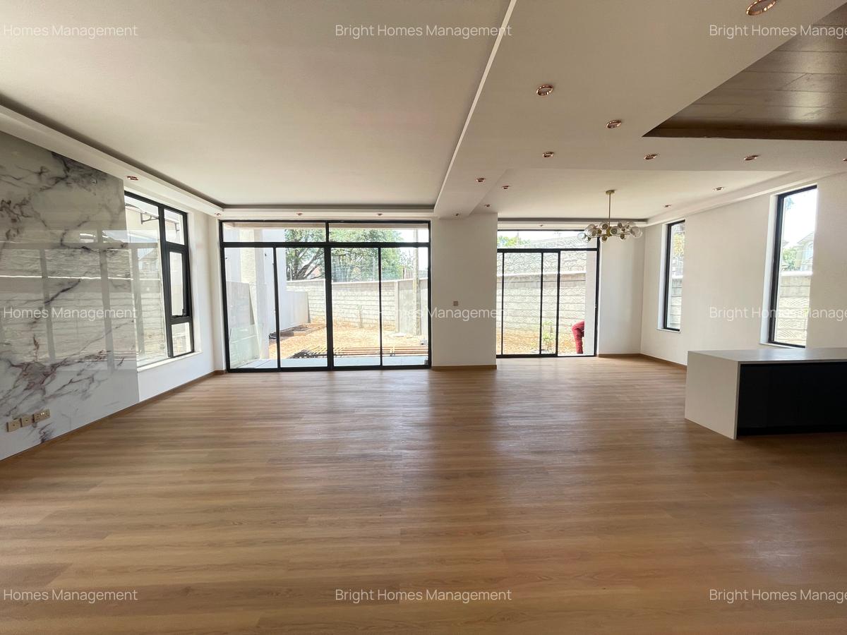 5 Bed Townhouse with En Suite in Lavington - 4