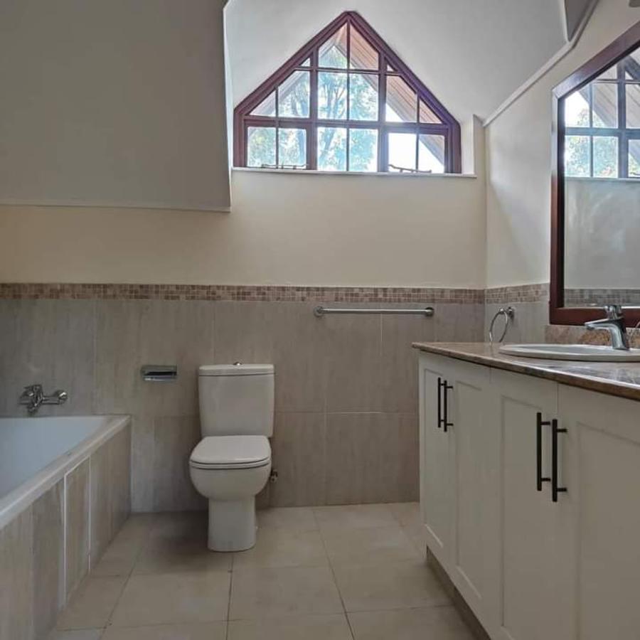 4 Bed House with En Suite at Hardy - 5