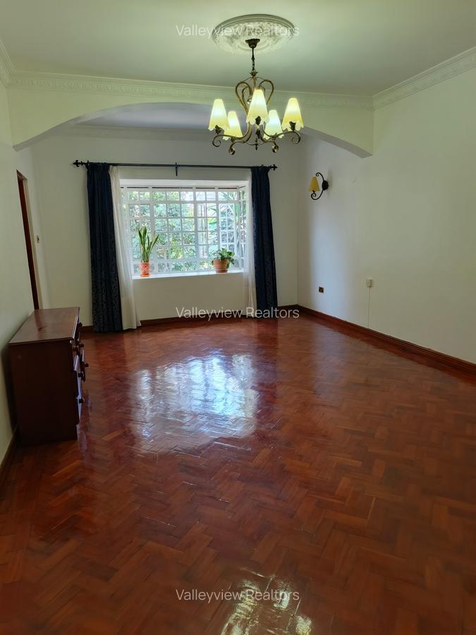 4 Bed Townhouse with En Suite at Lavington - 19