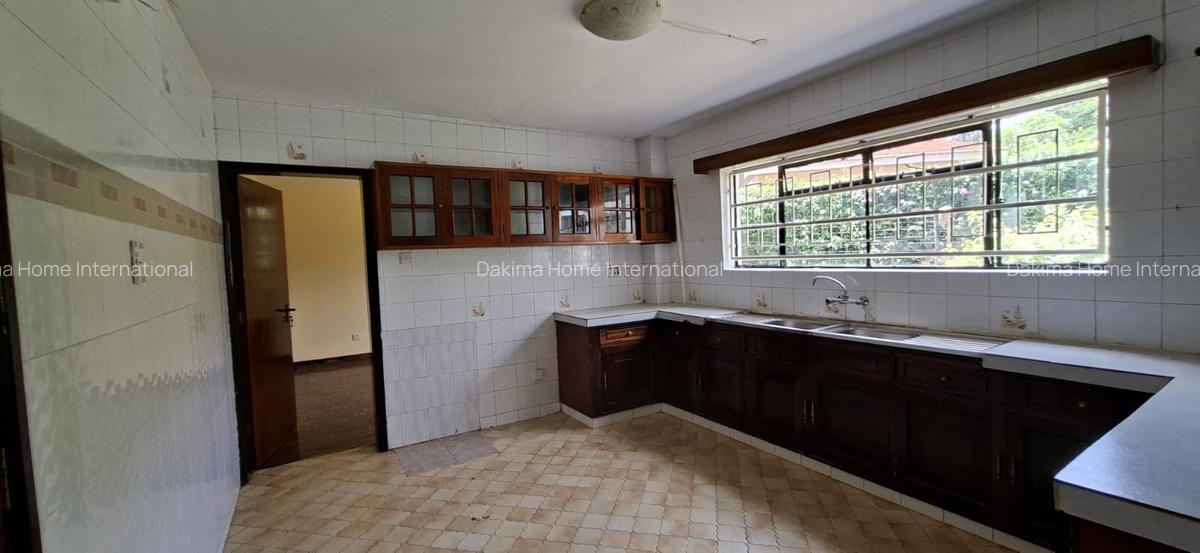 4 Bed House with En Suite in Nyari - 4