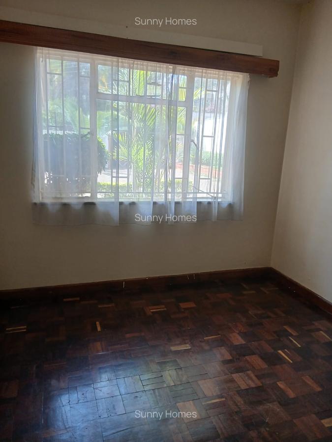 4 Bed Villa with En Suite at Rossylin Lone Tree - 14