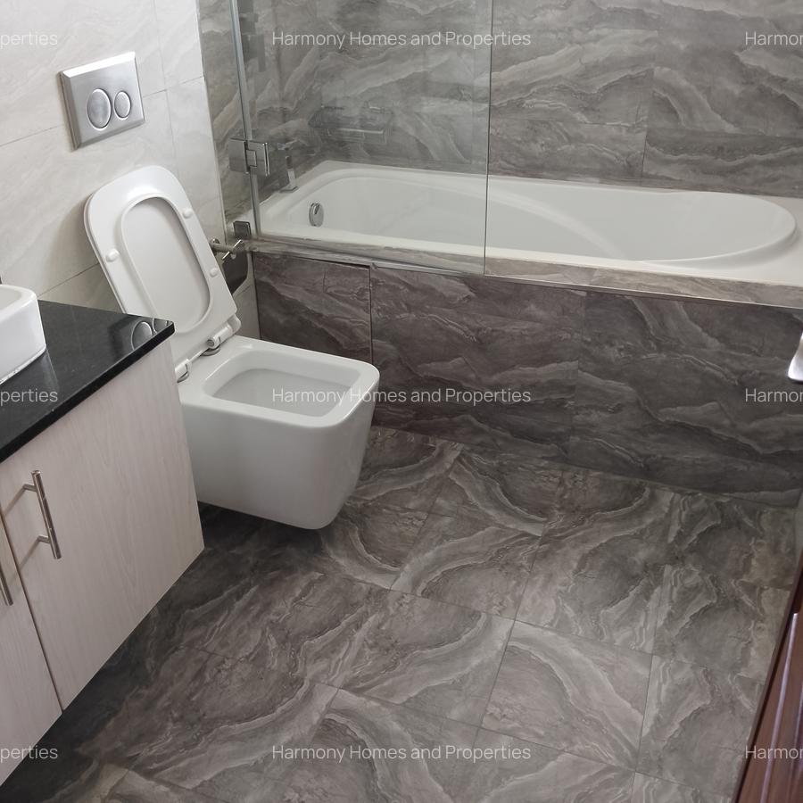 4 Bed Apartment with En Suite at Riverside - 10