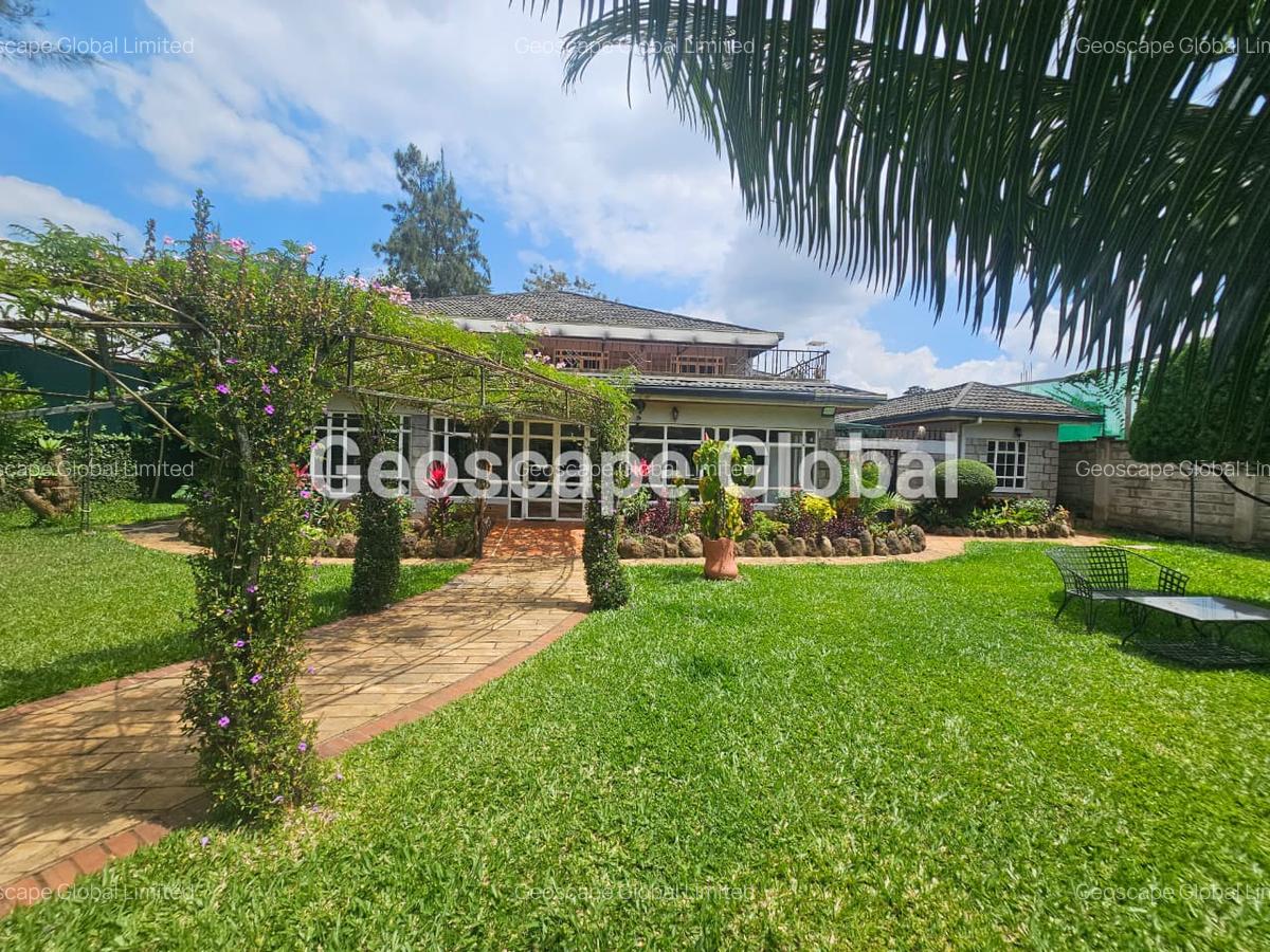 5 Bed House with En Suite in Runda - 1