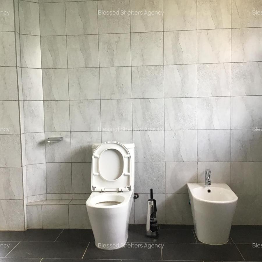 4 Bed House with En Suite in Runda - 8