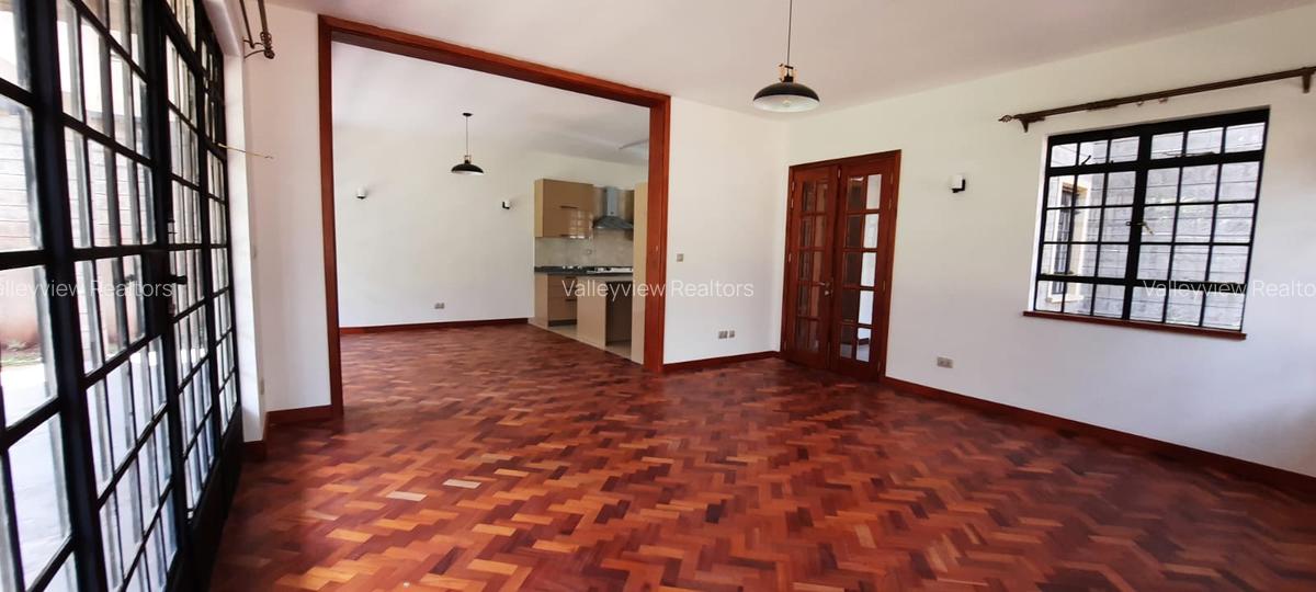 5 Bed Townhouse with En Suite at Lavington - 12