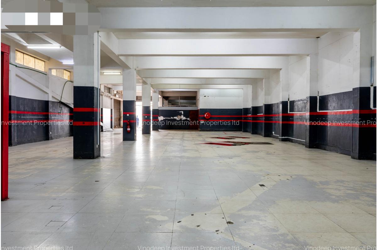 5,500 ft² Commercial Property with Lift at Baricho Road - 2