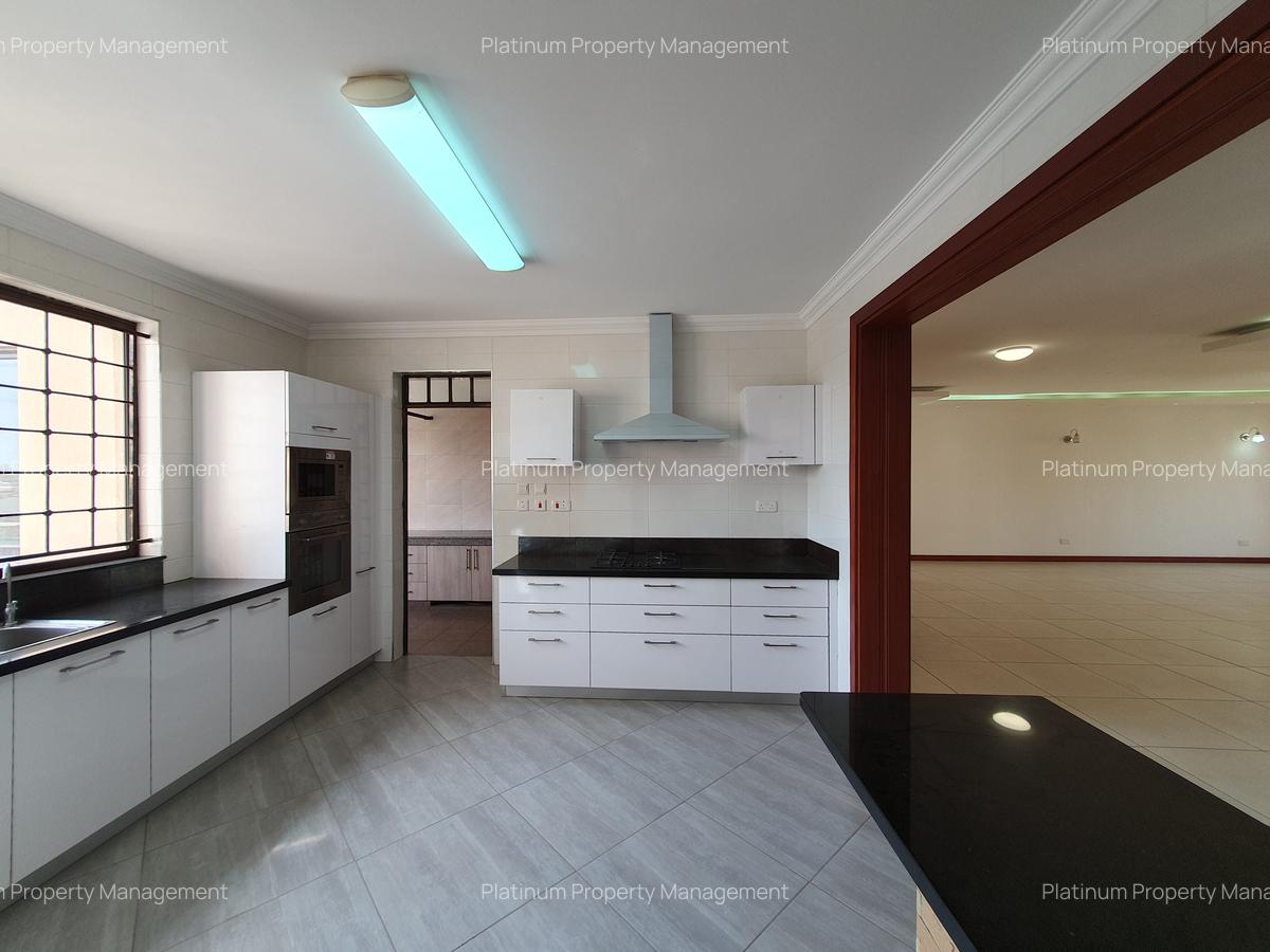 3 Bed Apartment with En Suite in Parklands - 8