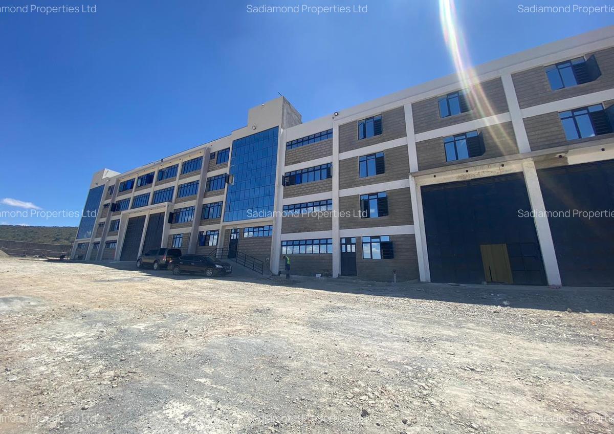 10,000 ft² Warehouse with Parking in Athi River - 4
