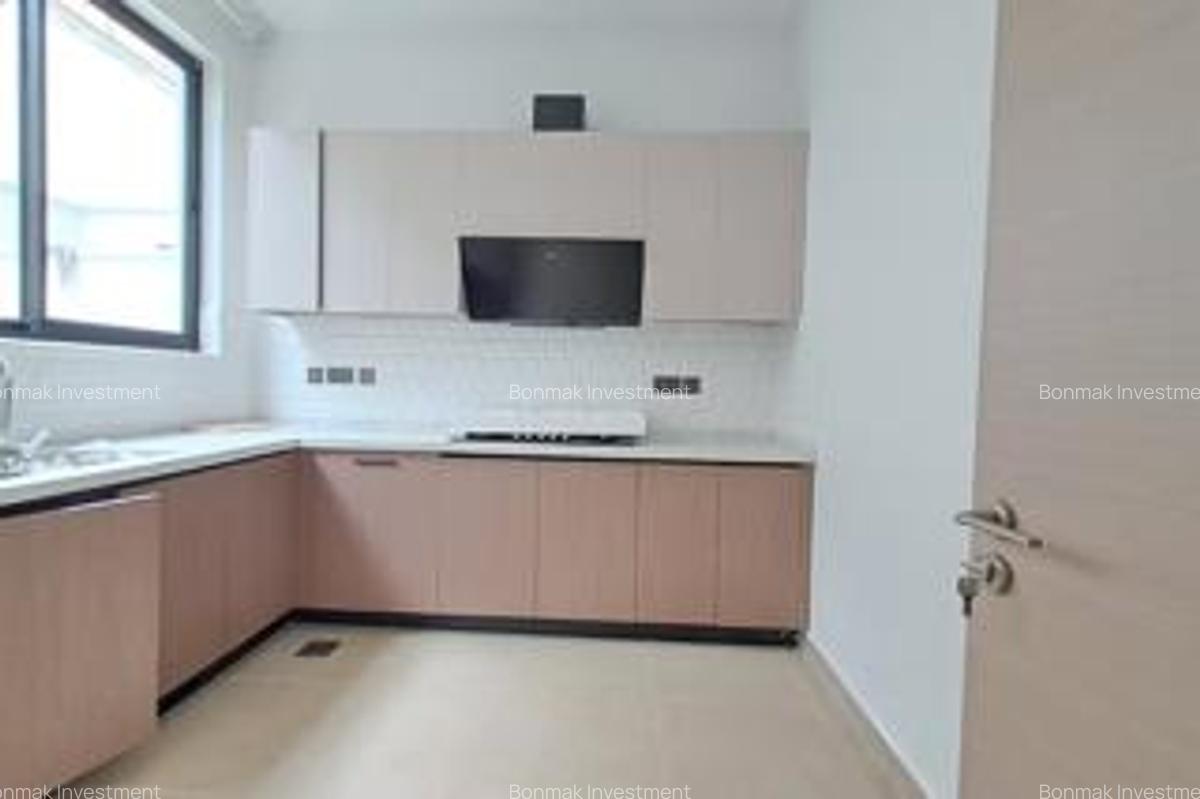 5 Bed Townhouse with En Suite at Lavington Green - 13