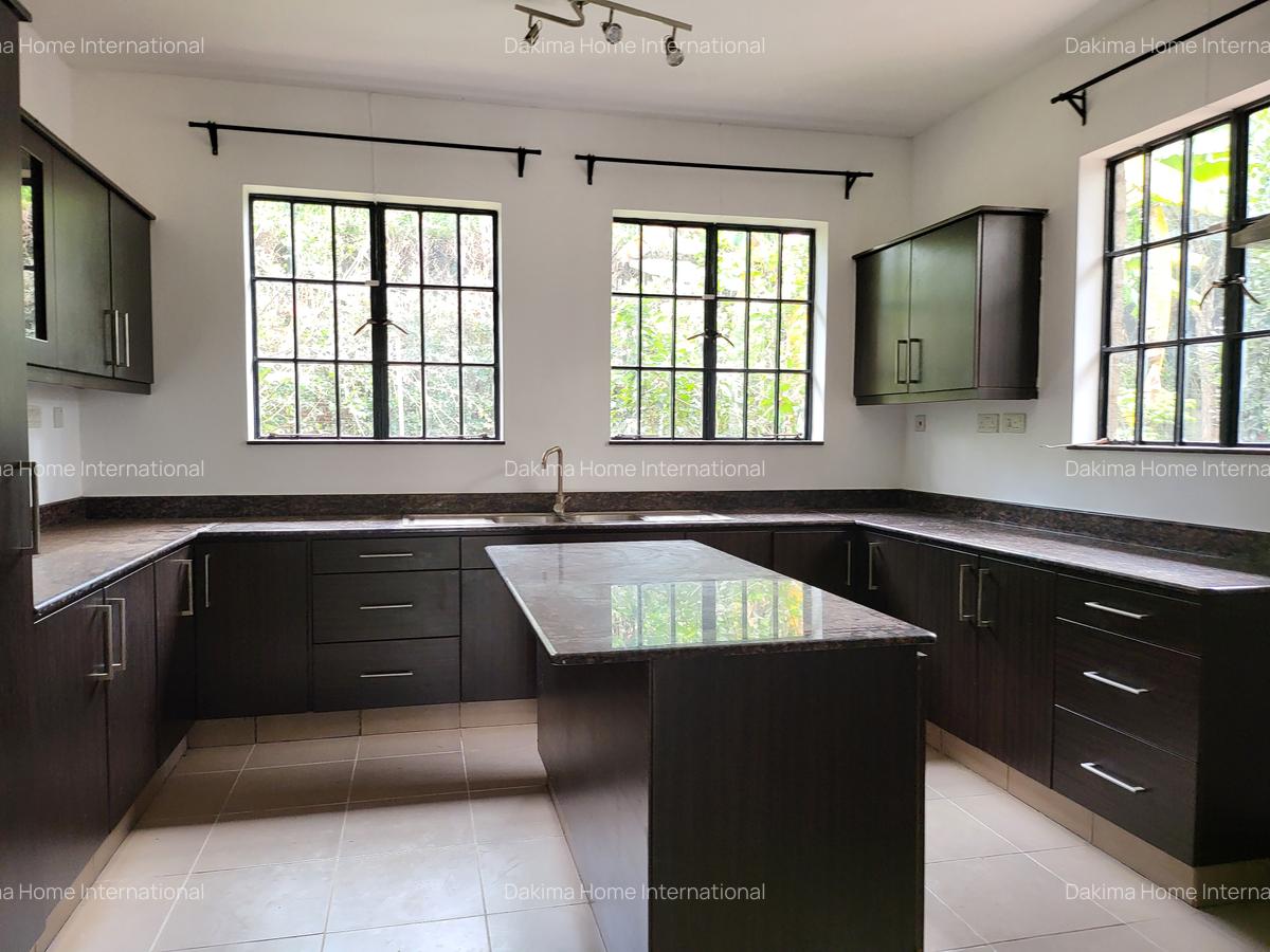 4 Bed House with En Suite in Runda - 3