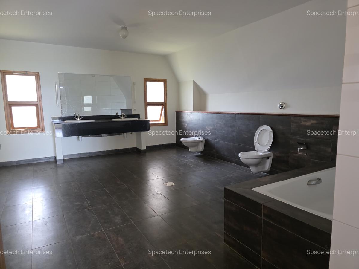 4 Bed Townhouse with En Suite in Karen - 9