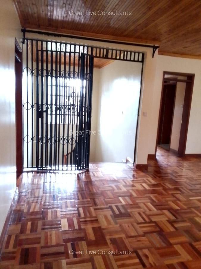 5 Bed Villa with En Suite in Runda - 10