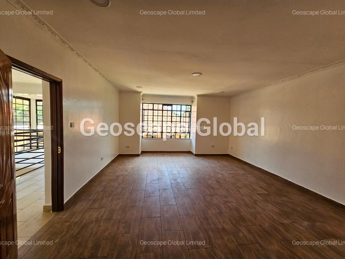 5 Bed Townhouse with En Suite in Kyuna - 2