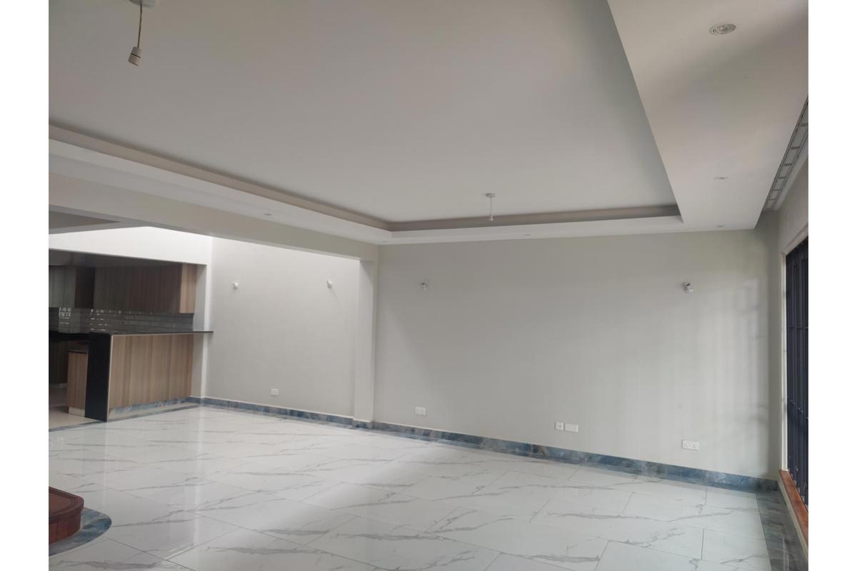 4 Bed Townhouse with En Suite in Parklands - 7