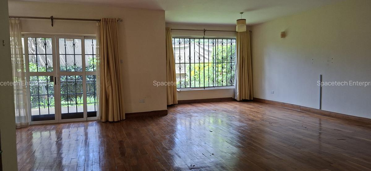 5 Bed Townhouse with En Suite in Spring Valley - 6