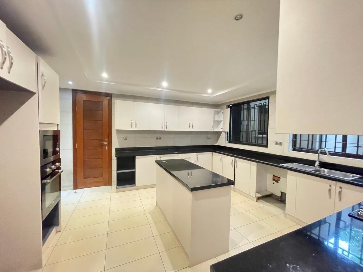 5 Bed Townhouse with En Suite in Lavington - 9