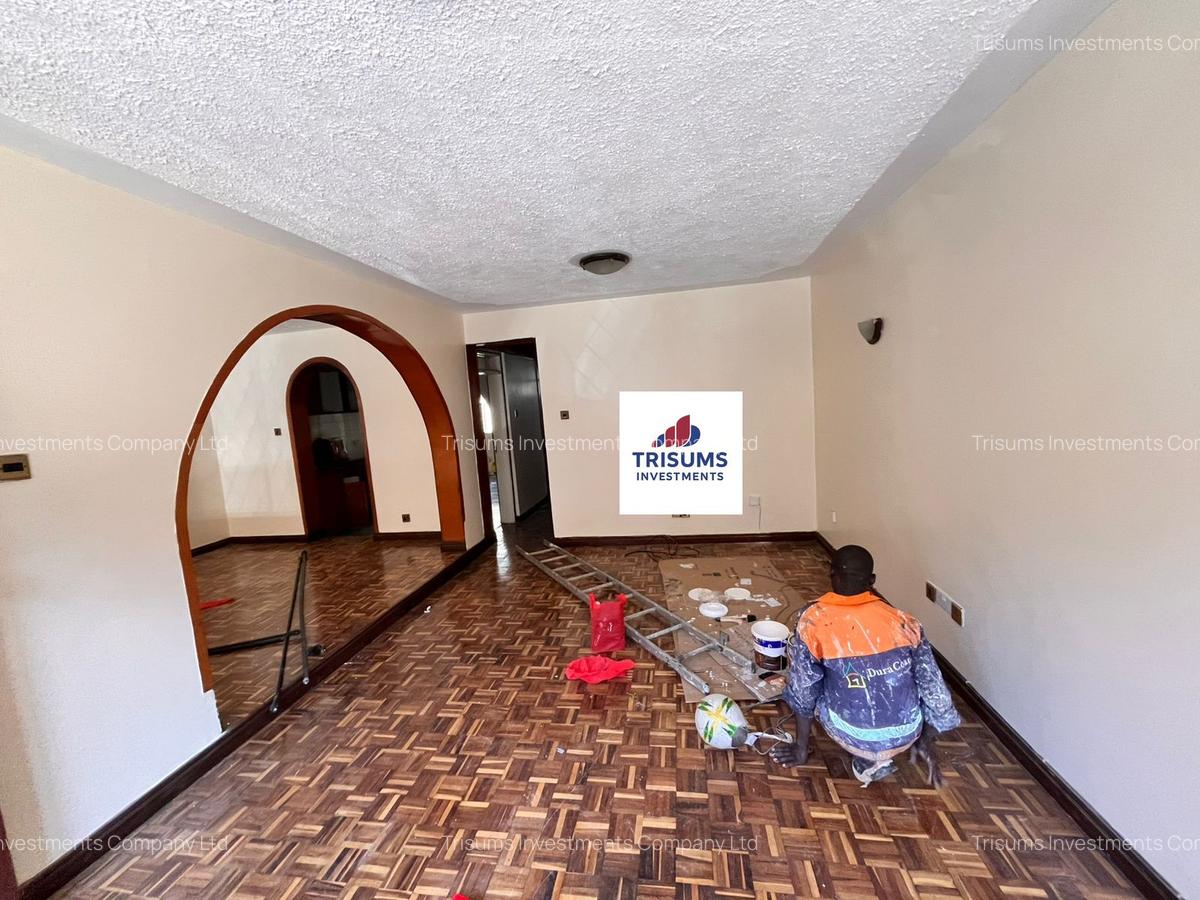 4 Bed House with En Suite in Lavington - 1