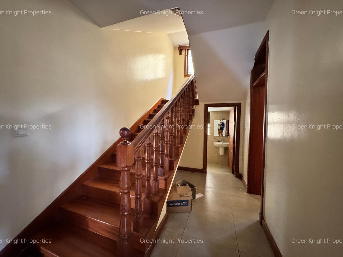 5 Bed Townhouse with En Suite in Lavington - 11