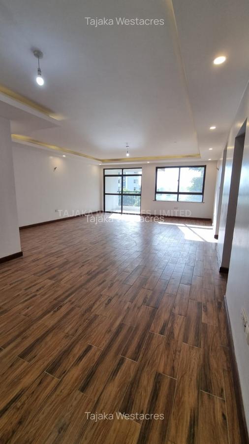 3 Bed Apartment with En Suite at Hatheru Road - 12