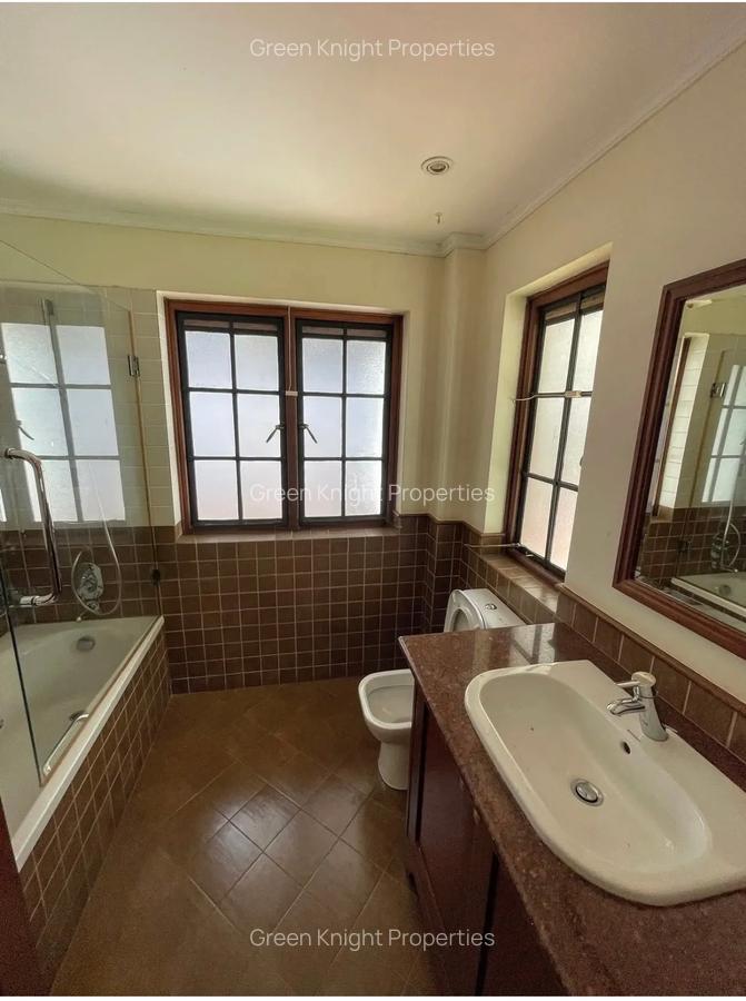 4 Bed Townhouse with En Suite in Westlands Area - 10