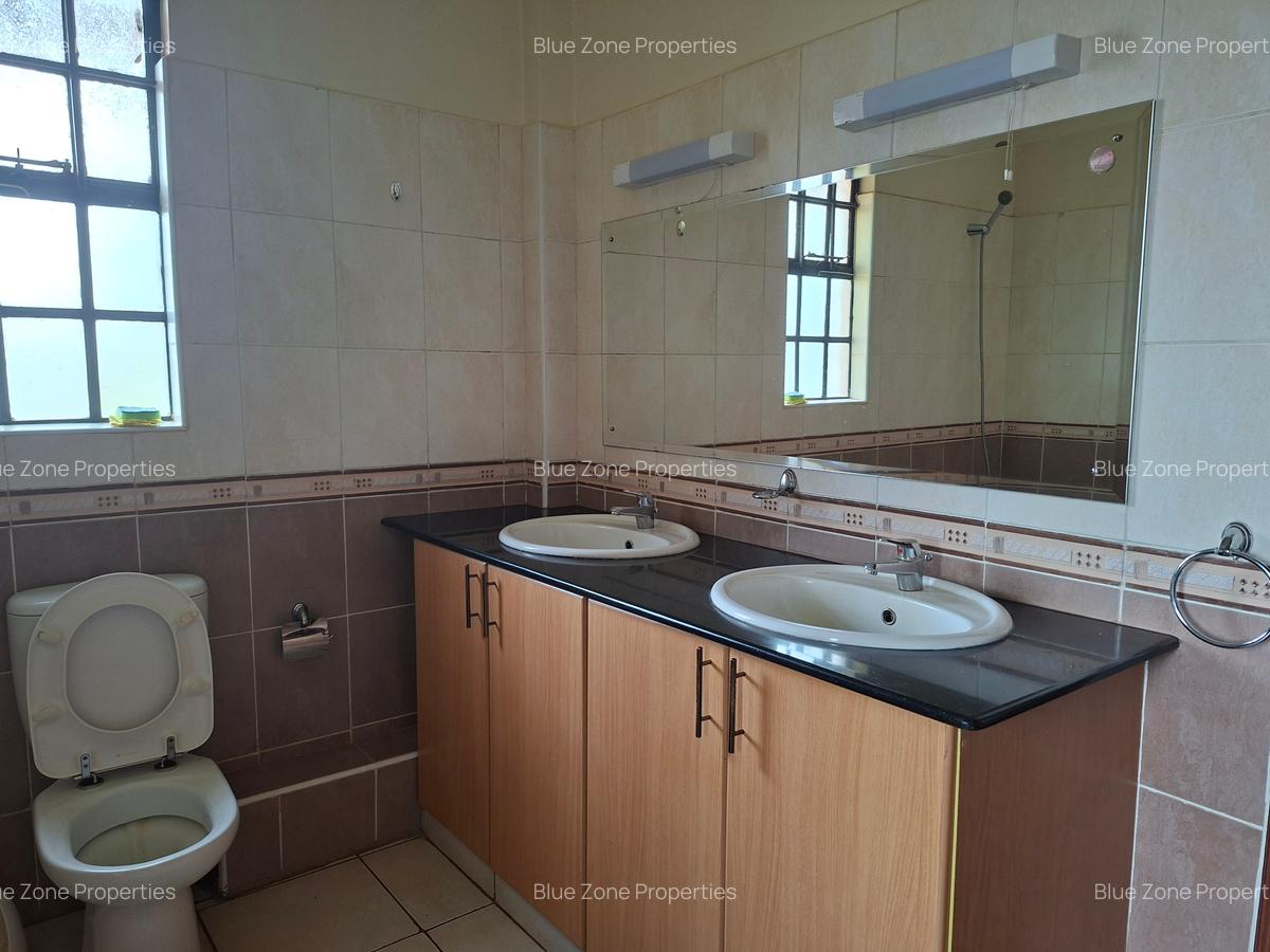 4 Bed Townhouse with En Suite at Off Glory Rd - 17