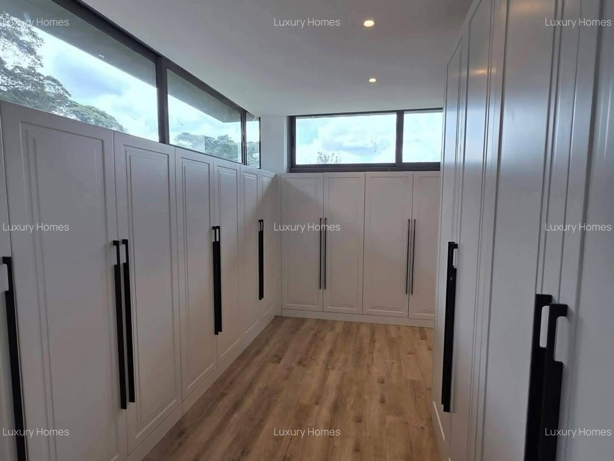 5 Bed Villa with En Suite in Lavington - 8