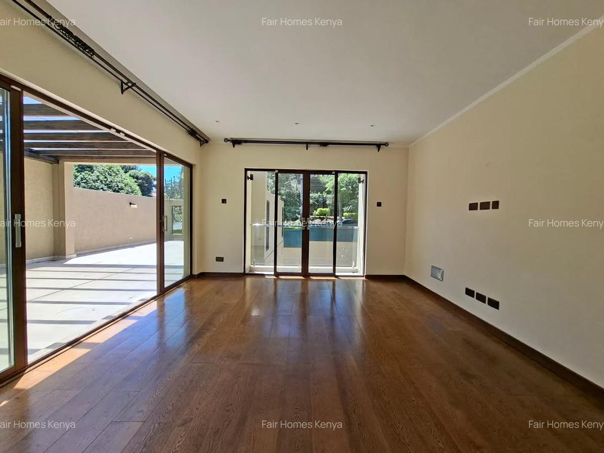 5 Bed Townhouse with En Suite at Lavington Green - 6