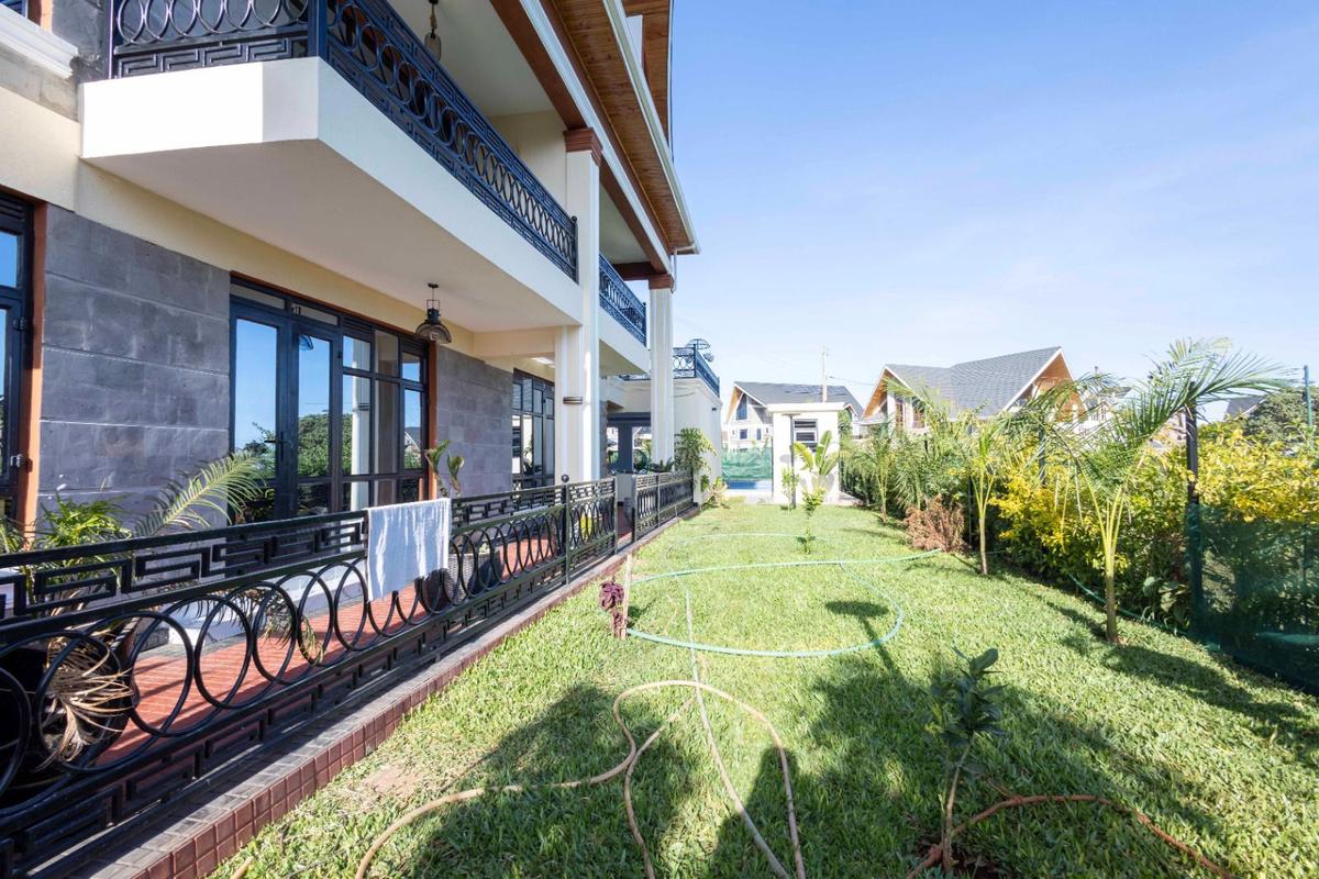 6 Bed House with En Suite at Daykio Bustani - 5