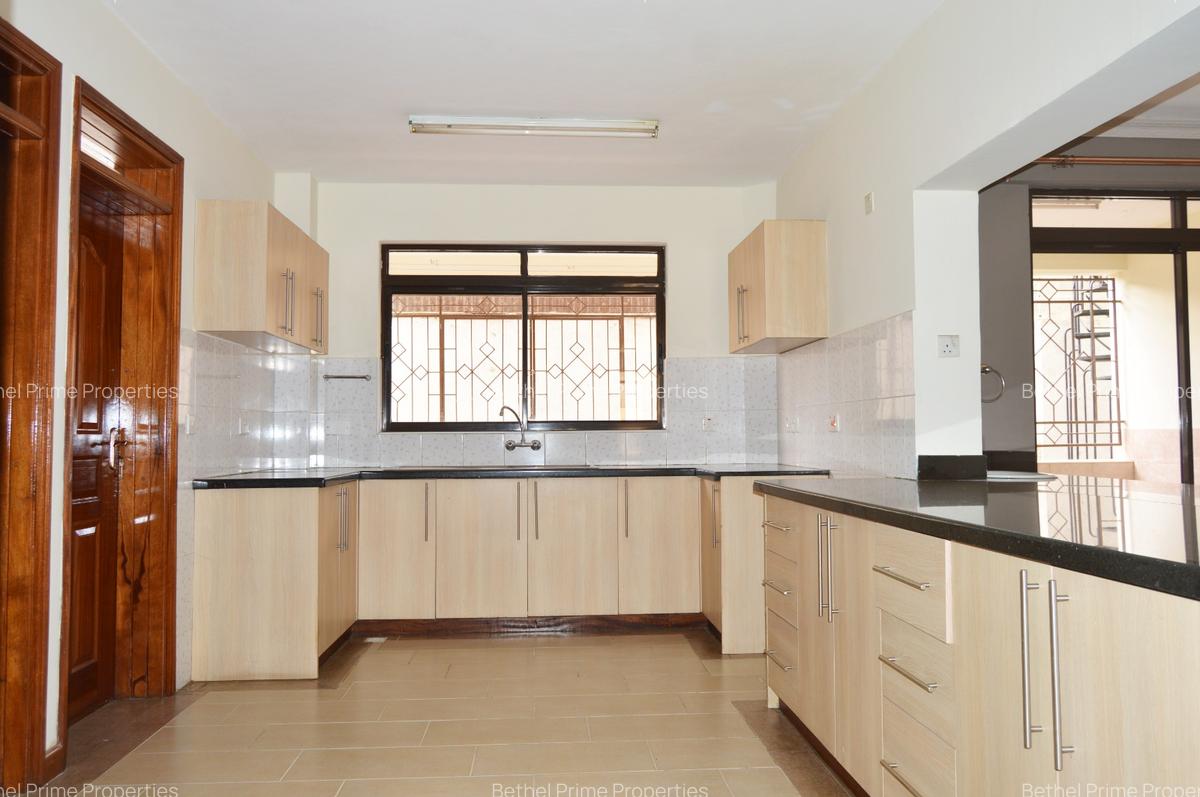 4 Bed Apartment with En Suite in Parklands - 19